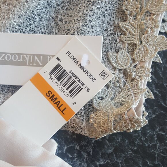 FLORA NIKROOZ ! SHOWSTOPPER WRAP ROBE ( S ) - Picture 7 of 10